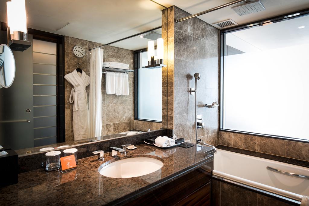 Club Deluxe Twin swimming pool fitness sauna access 2pax,790747227:JPEG