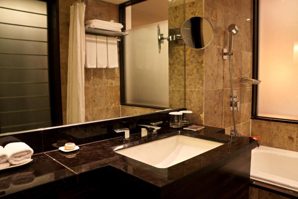 Premier Double swimming pool fitness sauna access 2pax,113471330:JPEG
